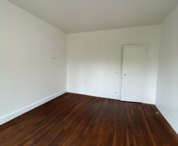 Location Appartement atypique 5 pièces Cosne-Cours-sur-Loire (58200) - cœur de ville