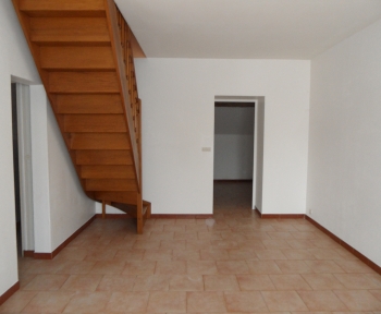 Location Maison 3 pièces Contres (41700) - Coeur de village
